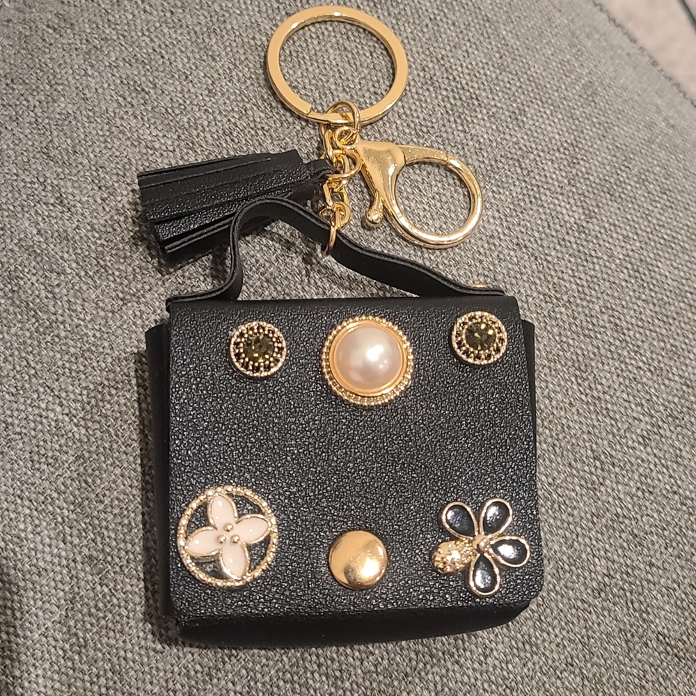 Wallet style keychain
